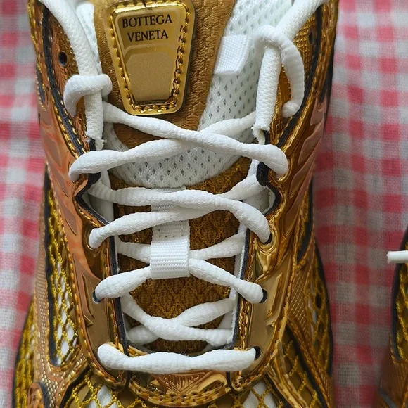 Bottega Veneta Low-Top Gold Sneakers With Woven Metal Panels - Picture 4 of 8